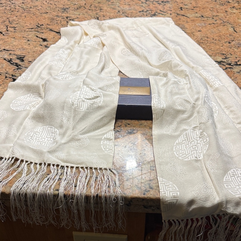 NIB Shangri La Elegant Cream white silk Scarf with Fringe